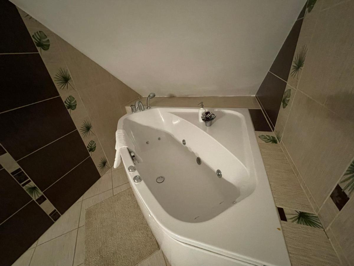 Hotel Tyrol I Restauracja Zycie Gruzji Osielsko Luaran gambar