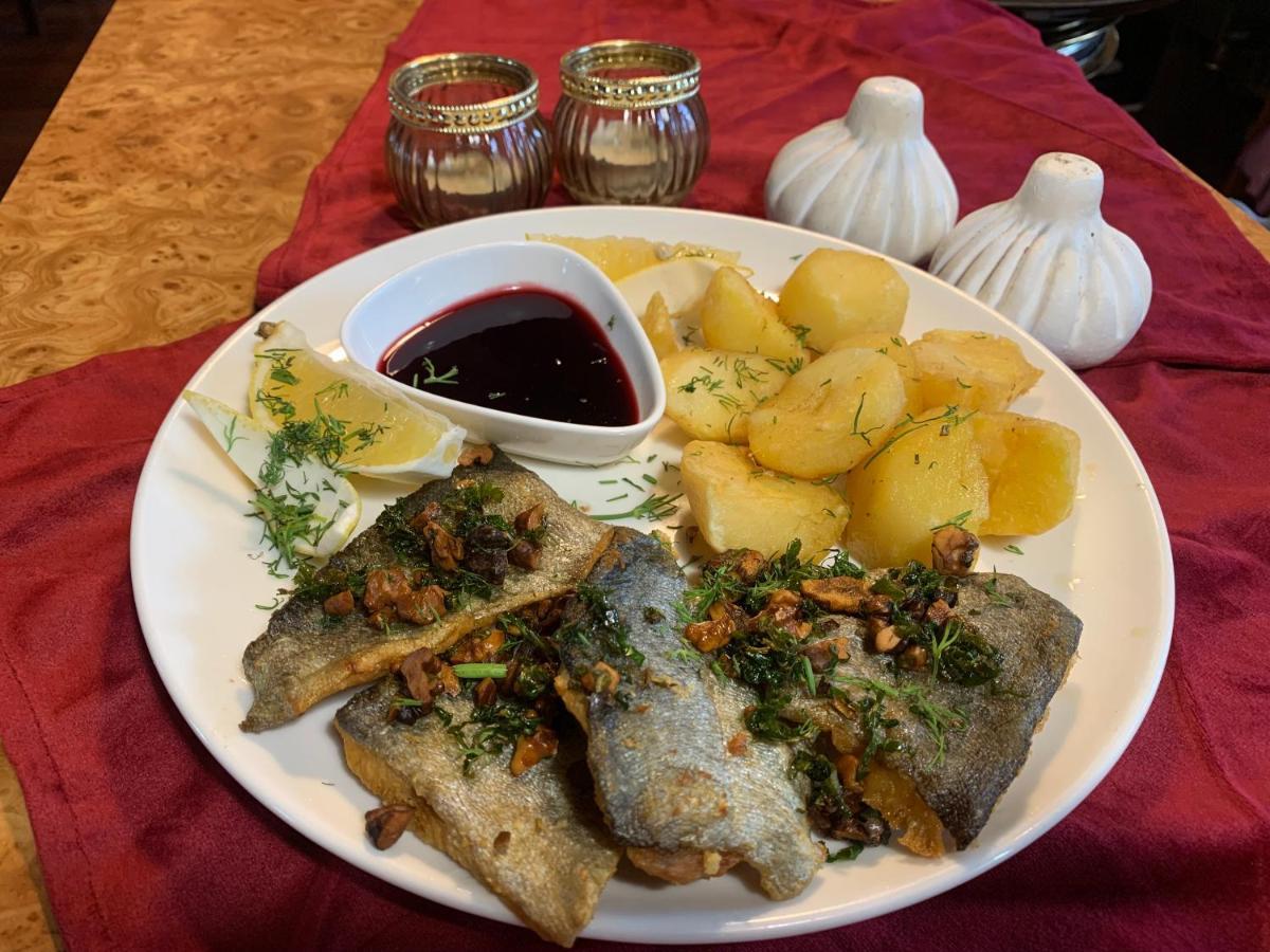 Hotel Tyrol I Restauracja Zycie Gruzji Osielsko Luaran gambar